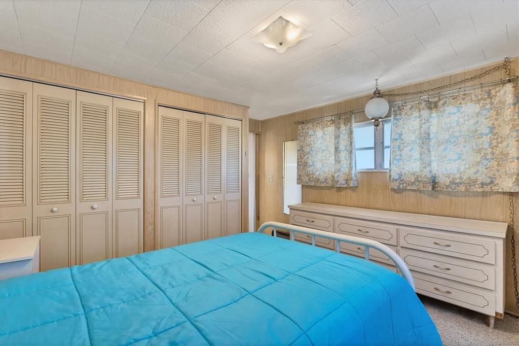 For Sale: $49,900 (1 beds, 1 baths, 552 Square Feet)