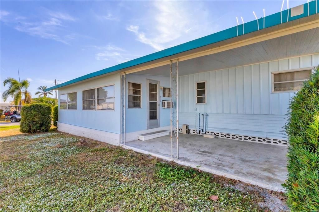 For Sale: $49,900 (1 beds, 1 baths, 552 Square Feet)