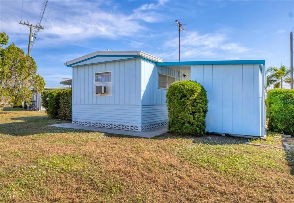 For Sale: $49,900 (1 beds, 1 baths, 552 Square Feet)