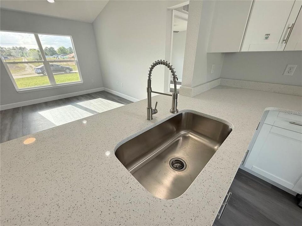 For Rent: $1,650 (3 beds, 2 baths, 1270 Square Feet)