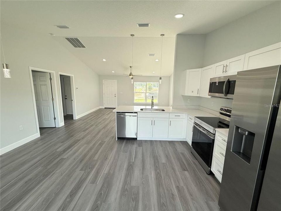 For Rent: $1,650 (3 beds, 2 baths, 1270 Square Feet)