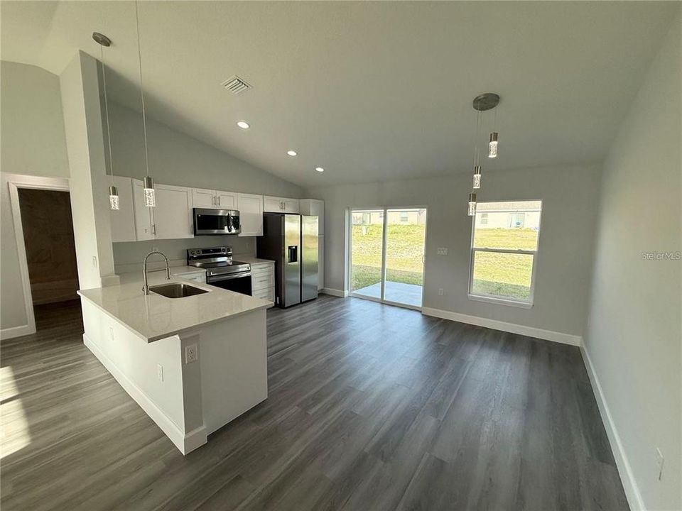 For Rent: $1,650 (3 beds, 2 baths, 1270 Square Feet)