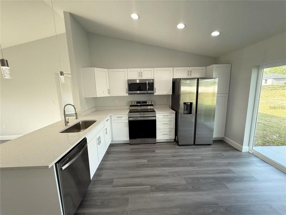For Rent: $1,650 (3 beds, 2 baths, 1270 Square Feet)