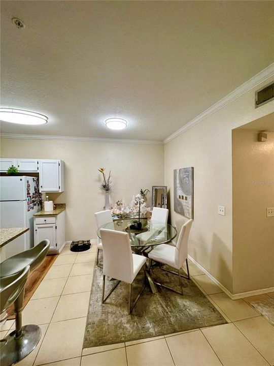 For Sale: $175,000 (2 beds, 1 baths, 933 Square Feet)