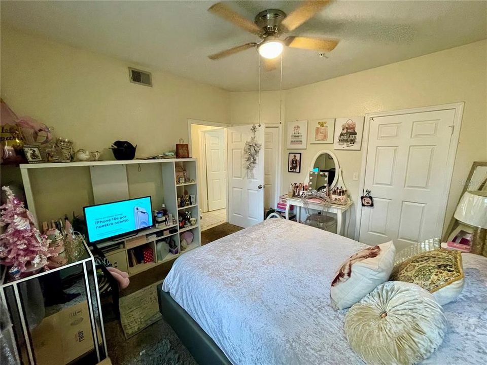 For Sale: $175,000 (2 beds, 1 baths, 933 Square Feet)