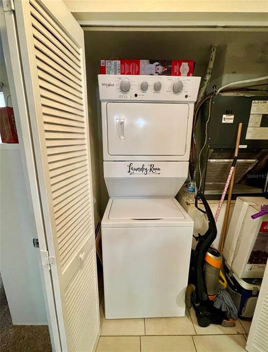 For Sale: $175,000 (2 beds, 1 baths, 933 Square Feet)