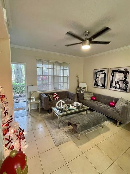 For Sale: $175,000 (2 beds, 1 baths, 933 Square Feet)