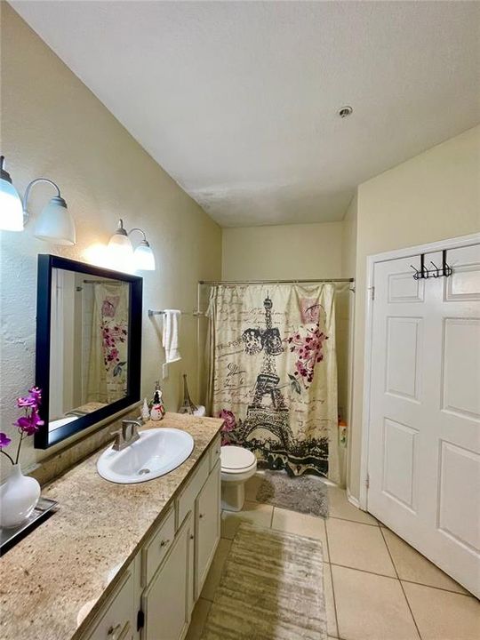 For Sale: $175,000 (2 beds, 1 baths, 933 Square Feet)