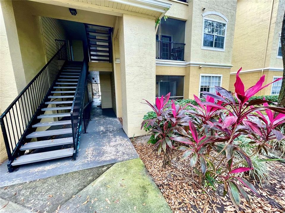 For Sale: $175,000 (2 beds, 1 baths, 933 Square Feet)