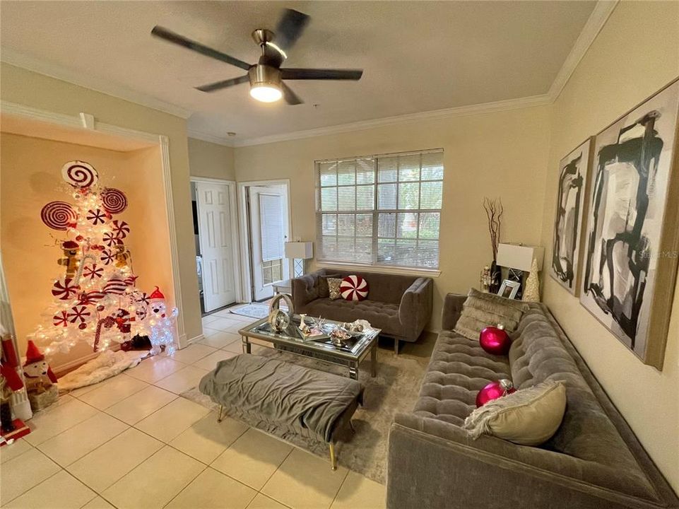 For Sale: $175,000 (2 beds, 1 baths, 933 Square Feet)