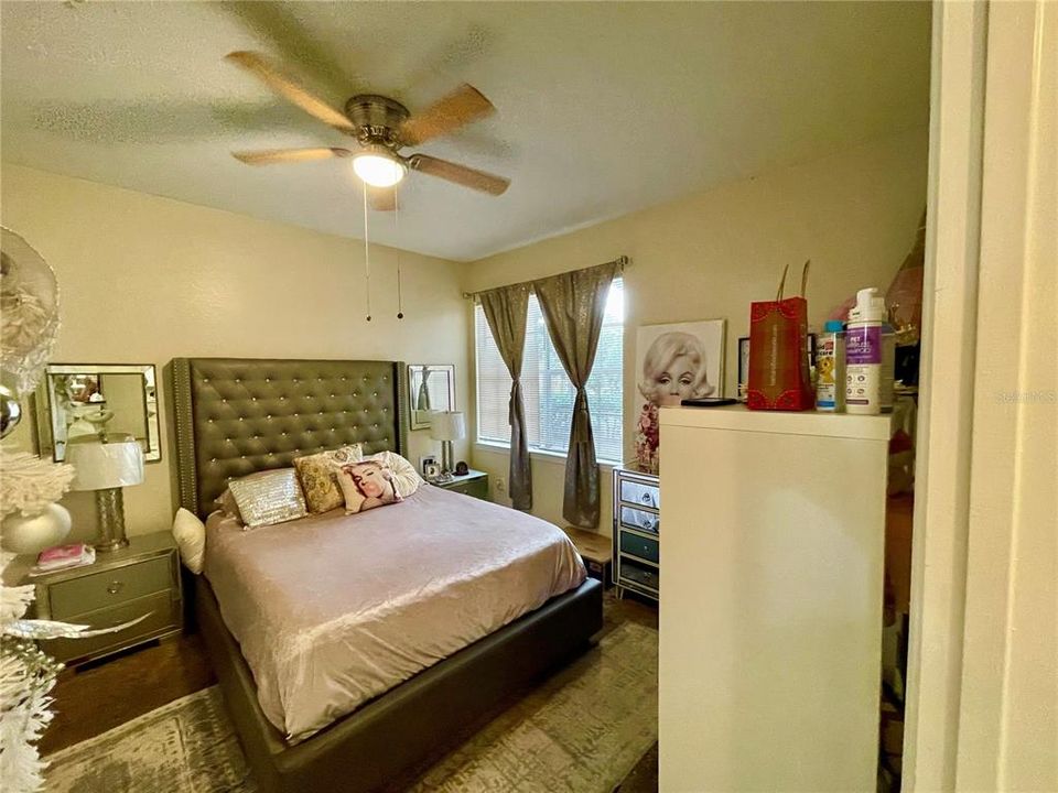 For Sale: $175,000 (2 beds, 1 baths, 933 Square Feet)