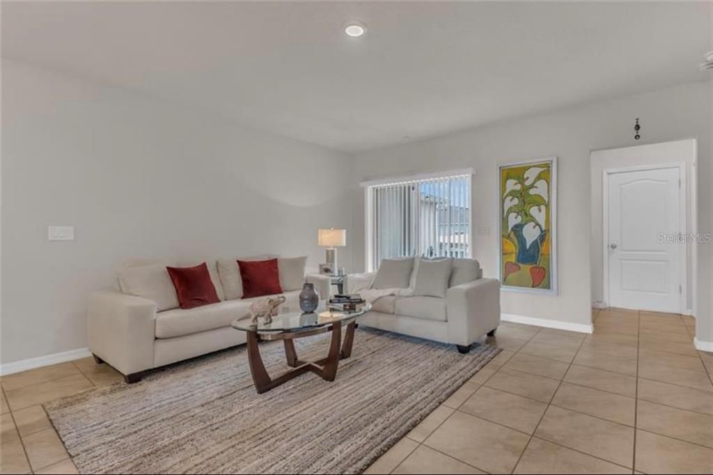 出租: $2,250 (3 贝兹, 2 浴室, 1624 平方英尺)