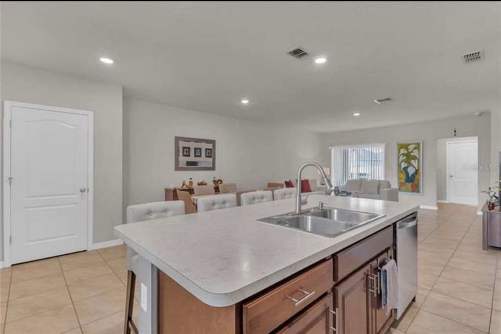 出租: $2,250 (3 贝兹, 2 浴室, 1624 平方英尺)