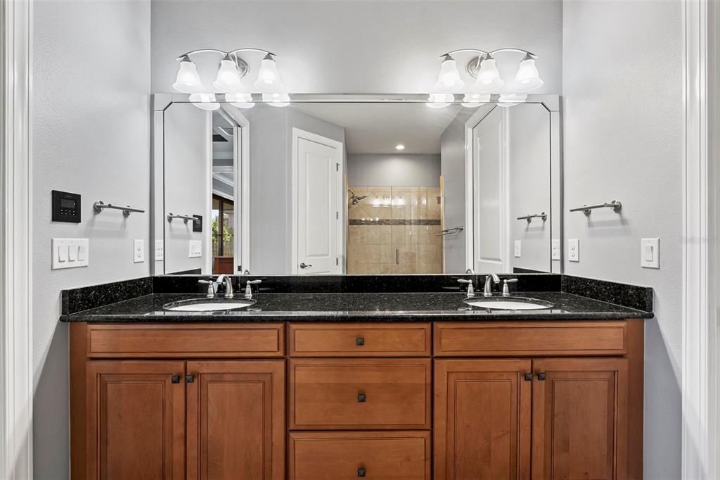 For Sale: $550,000 (3 beds, 2 baths, 1912 Square Feet)