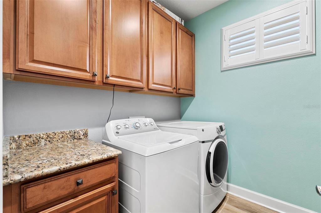 For Sale: $550,000 (3 beds, 2 baths, 1912 Square Feet)