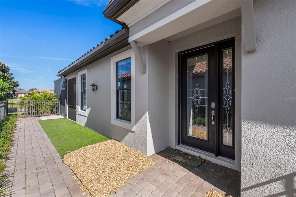 For Sale: $550,000 (3 beds, 2 baths, 1912 Square Feet)