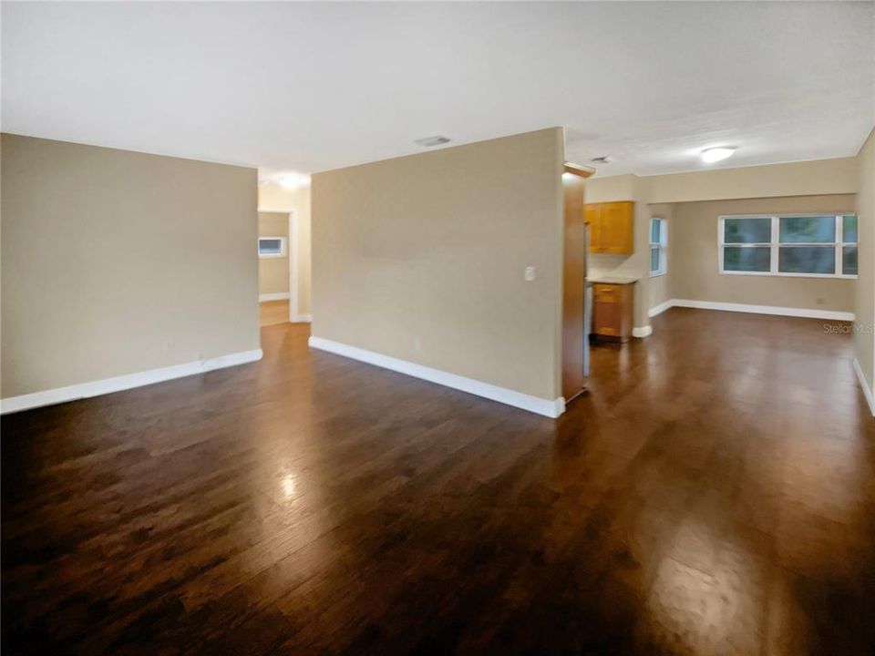 For Sale: $360,000 (2 beds, 2 baths, 1239 Square Feet)