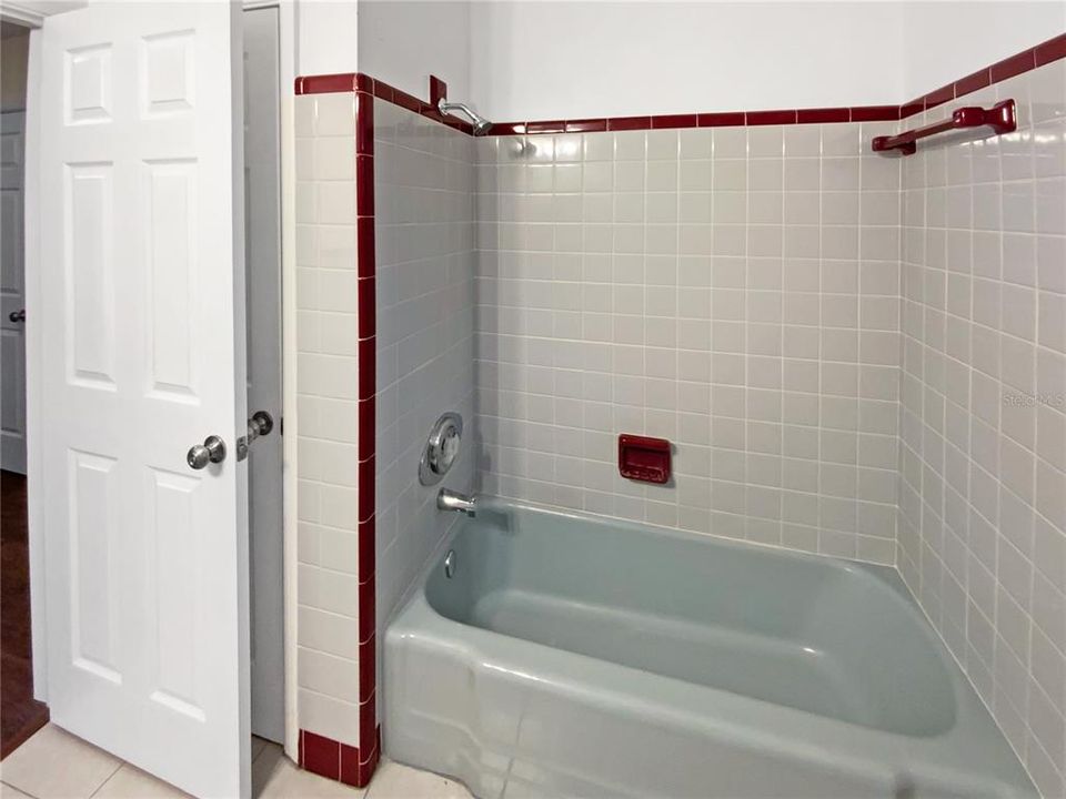 For Sale: $360,000 (2 beds, 2 baths, 1239 Square Feet)