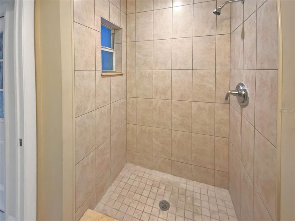 For Sale: $360,000 (2 beds, 2 baths, 1239 Square Feet)