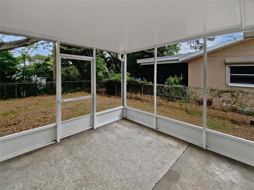 For Sale: $360,000 (2 beds, 2 baths, 1239 Square Feet)