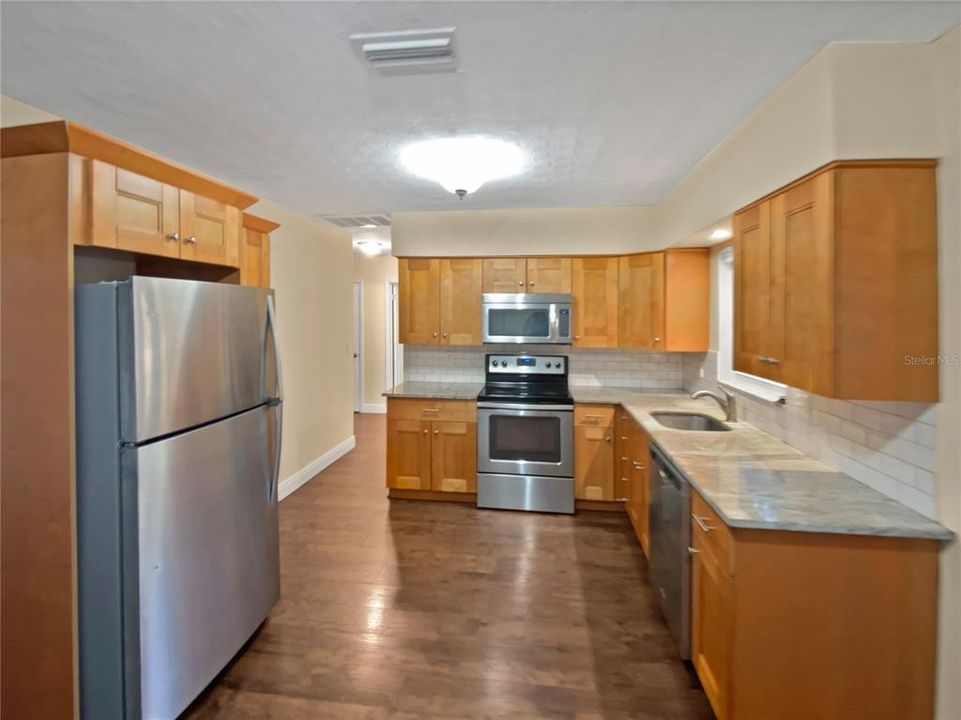 For Sale: $360,000 (2 beds, 2 baths, 1239 Square Feet)