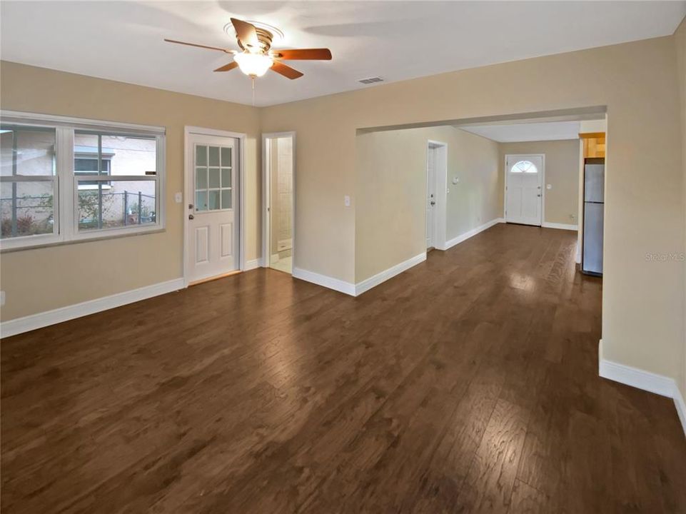 For Sale: $360,000 (2 beds, 2 baths, 1239 Square Feet)