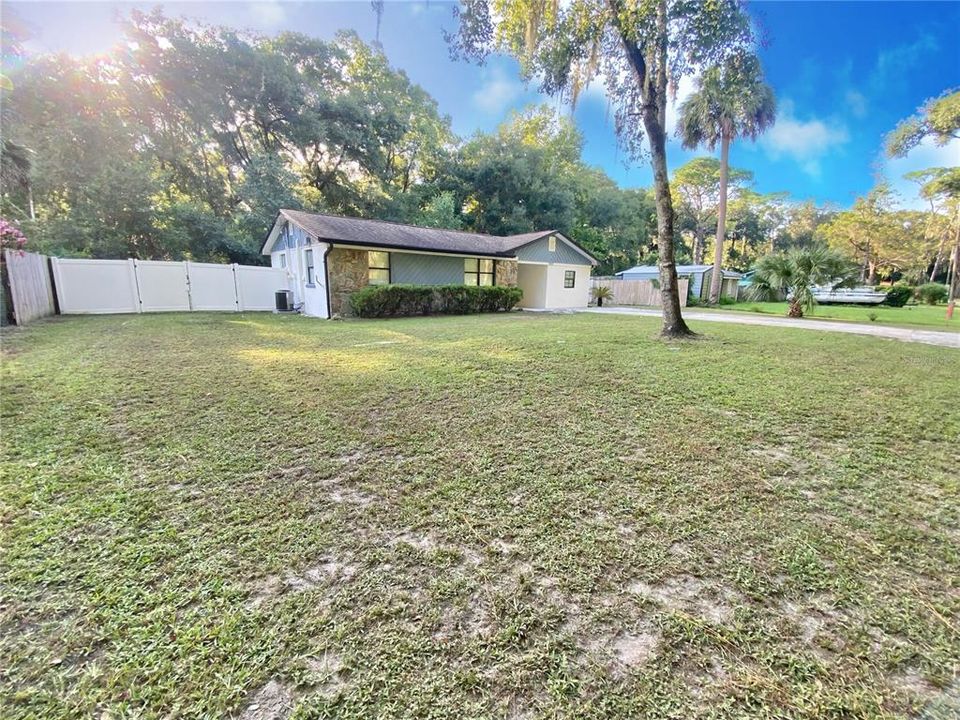 For Sale: $299,900 (3 beds, 2 baths, 1488 Square Feet)