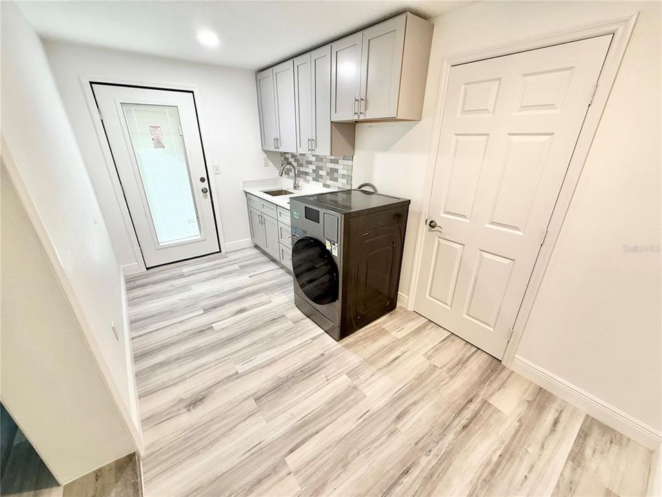 For Sale: $299,900 (3 beds, 2 baths, 1488 Square Feet)