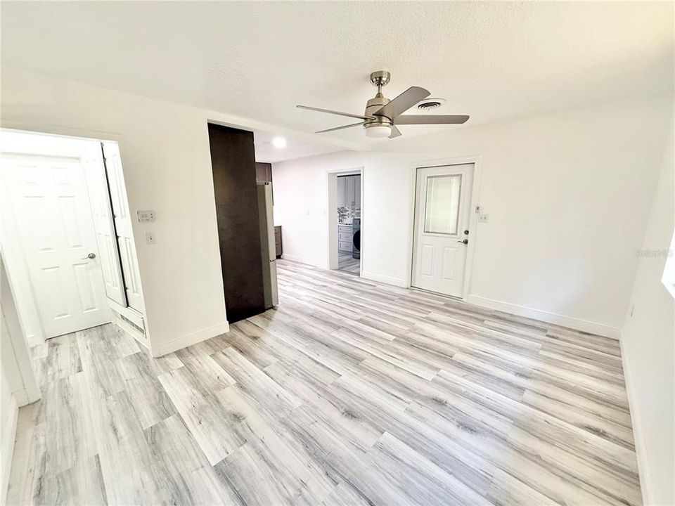 For Sale: $299,900 (3 beds, 2 baths, 1488 Square Feet)