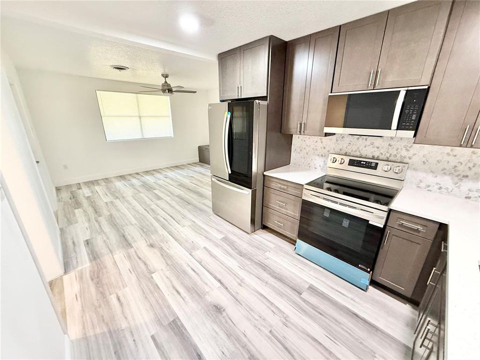 For Sale: $299,900 (3 beds, 2 baths, 1488 Square Feet)