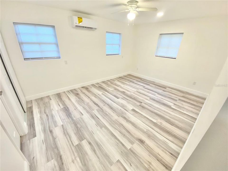 For Sale: $299,900 (3 beds, 2 baths, 1488 Square Feet)