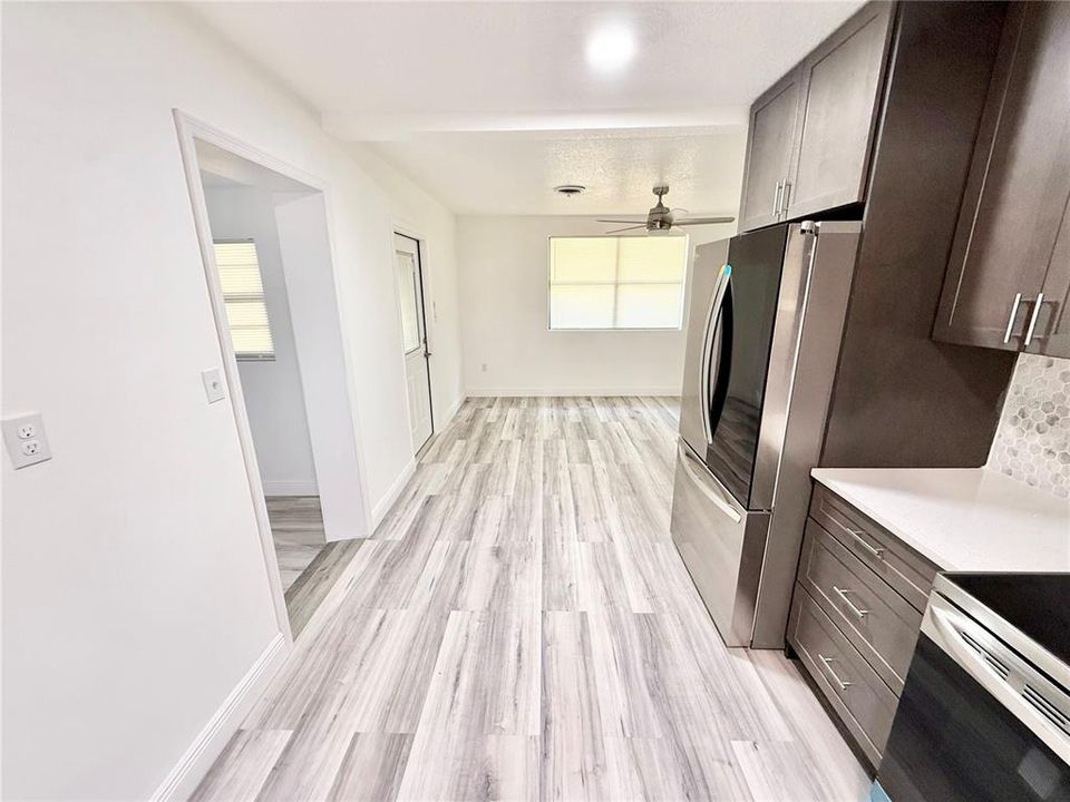 For Sale: $299,900 (3 beds, 2 baths, 1488 Square Feet)