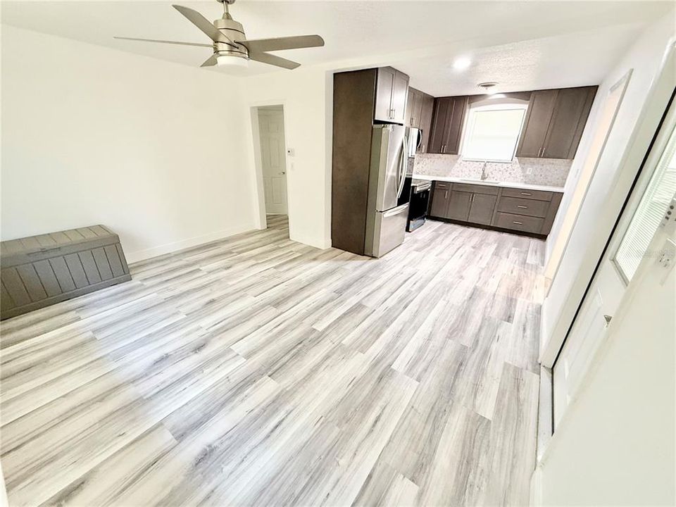 For Sale: $299,900 (3 beds, 2 baths, 1488 Square Feet)
