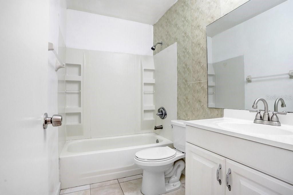 For Sale: $109,900 (2 beds, 2 baths, 1077 Square Feet)