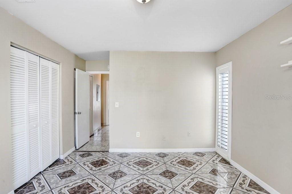 For Sale: $109,900 (2 beds, 2 baths, 1077 Square Feet)