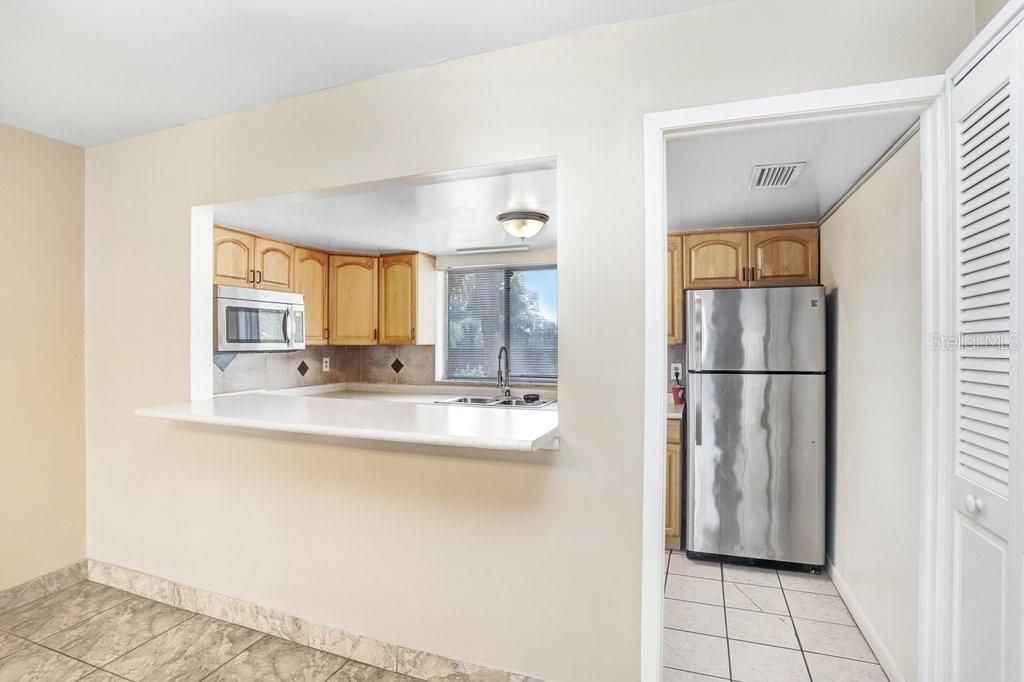 For Sale: $109,900 (2 beds, 2 baths, 1077 Square Feet)