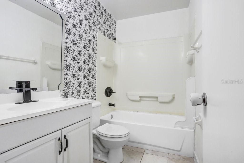 For Sale: $109,900 (2 beds, 2 baths, 1077 Square Feet)