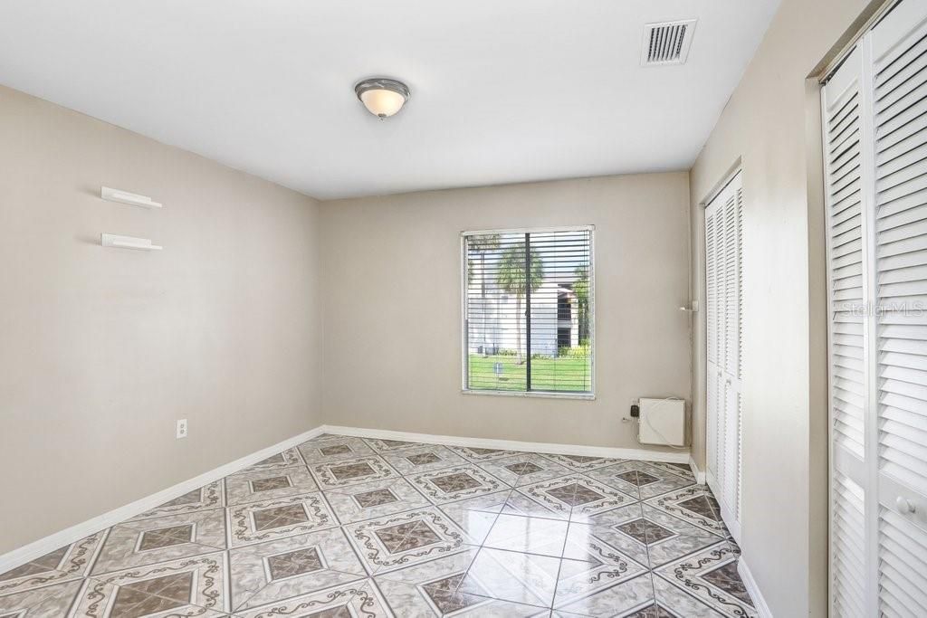 For Sale: $109,900 (2 beds, 2 baths, 1077 Square Feet)