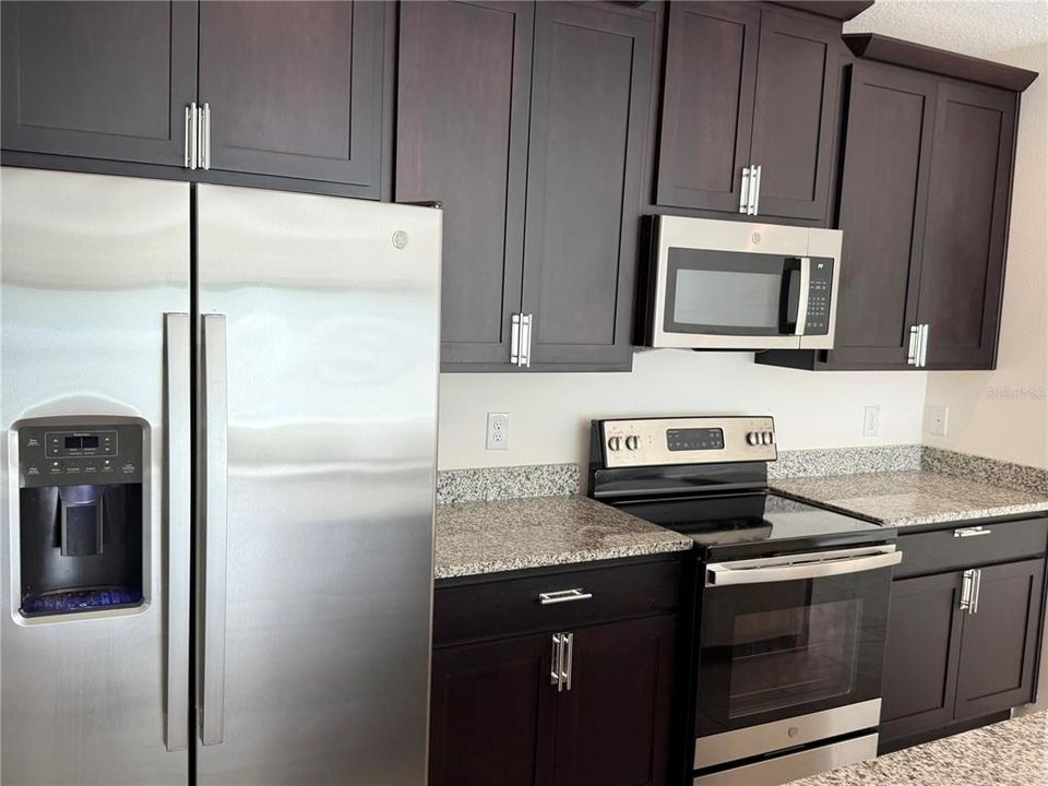 For Rent: $2,300 (4 beds, 2 baths, 1868 Square Feet)