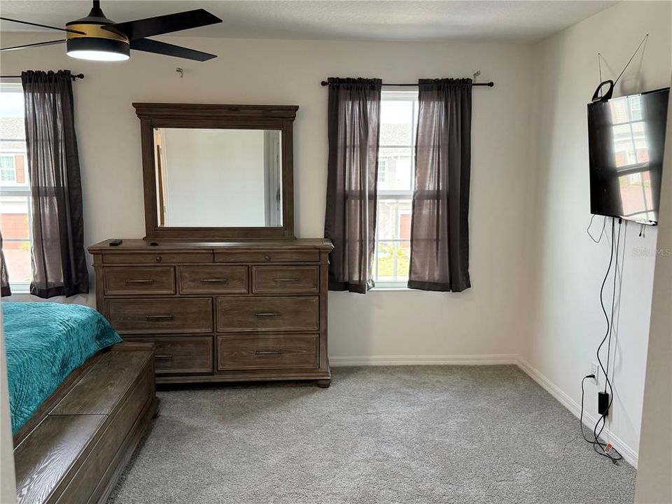 For Rent: $2,300 (4 beds, 2 baths, 1868 Square Feet)