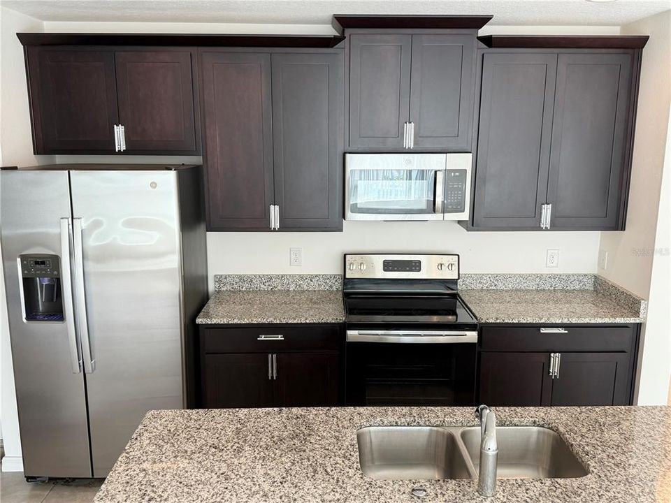 For Rent: $2,300 (4 beds, 2 baths, 1868 Square Feet)