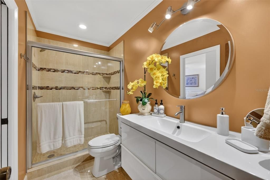 En Venta: $925,000 (3 camas, 3 baños, 1930 Pies cuadrados)