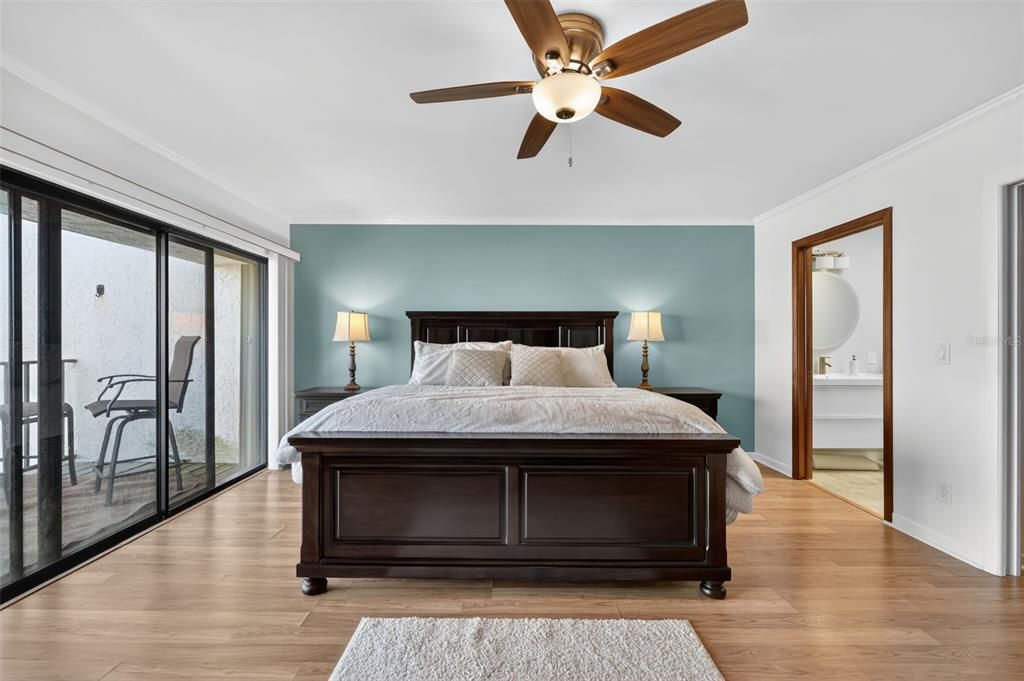 En Venta: $925,000 (3 camas, 3 baños, 1930 Pies cuadrados)