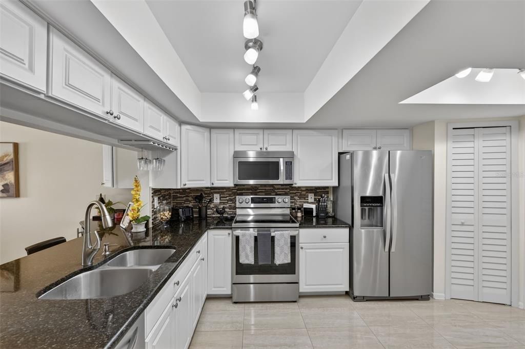 En Venta: $925,000 (3 camas, 3 baños, 1930 Pies cuadrados)