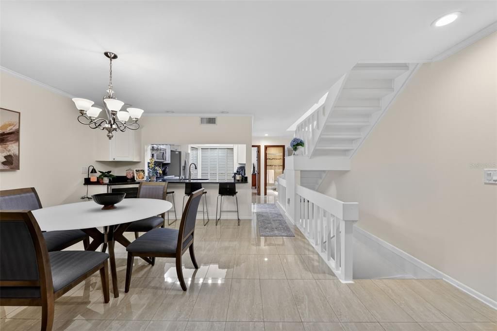 En Venta: $925,000 (3 camas, 3 baños, 1930 Pies cuadrados)