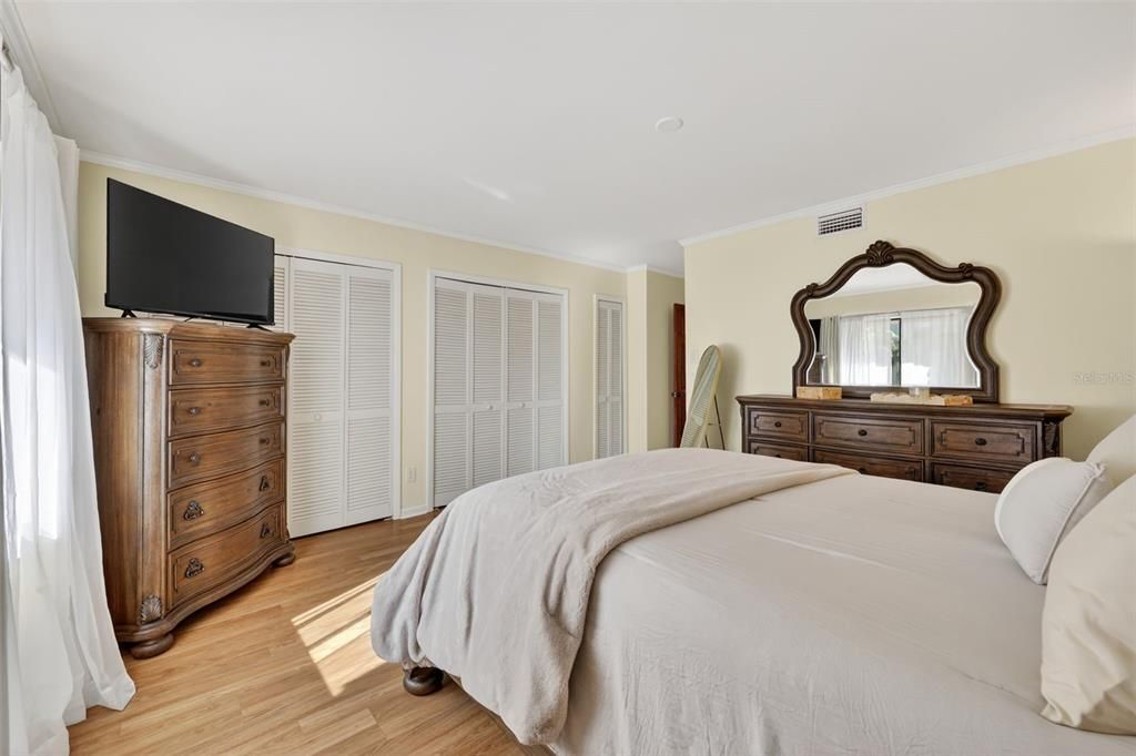 En Venta: $925,000 (3 camas, 3 baños, 1930 Pies cuadrados)