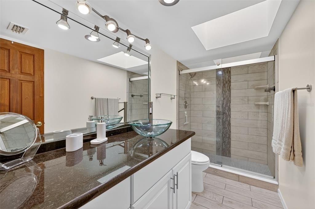 En Venta: $925,000 (3 camas, 3 baños, 1930 Pies cuadrados)