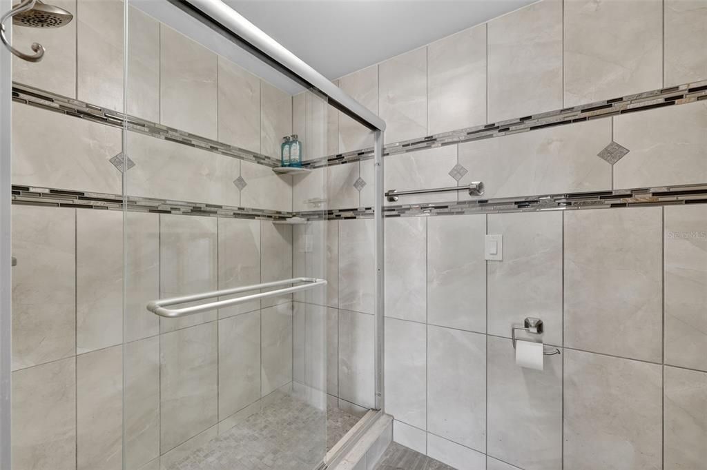 En Venta: $925,000 (3 camas, 3 baños, 1930 Pies cuadrados)