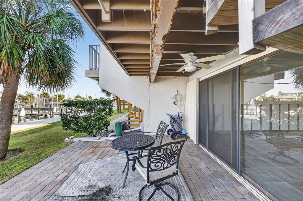 En Venta: $925,000 (3 camas, 3 baños, 1930 Pies cuadrados)