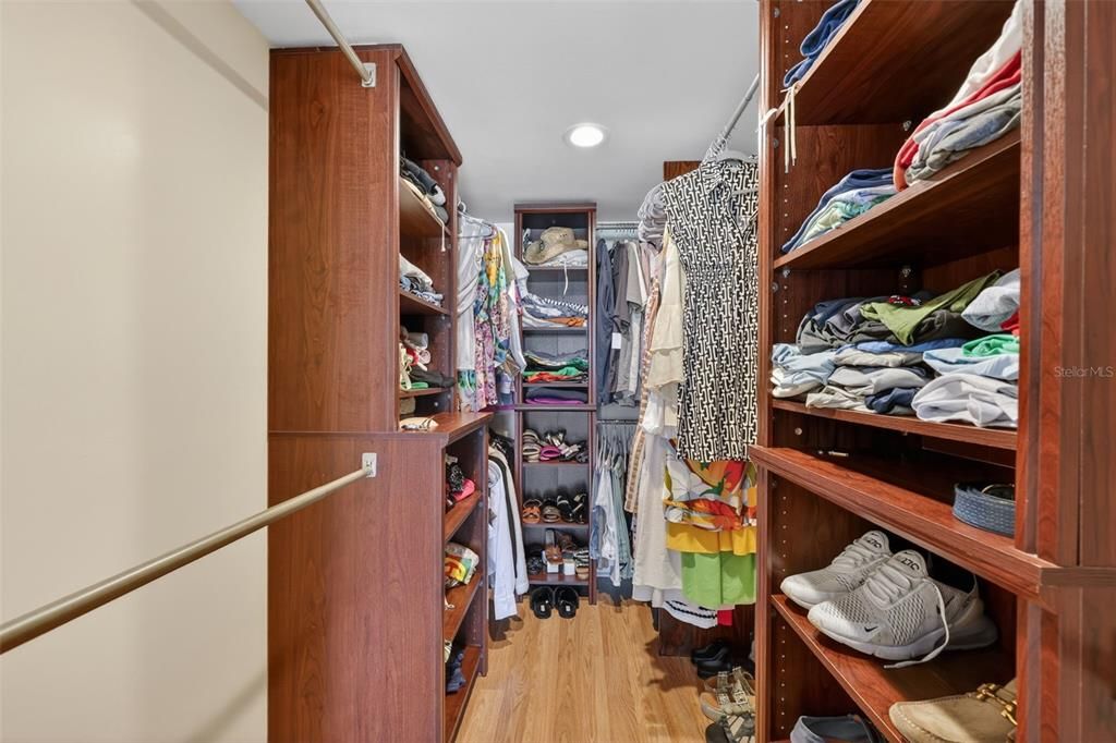 En Venta: $925,000 (3 camas, 3 baños, 1930 Pies cuadrados)